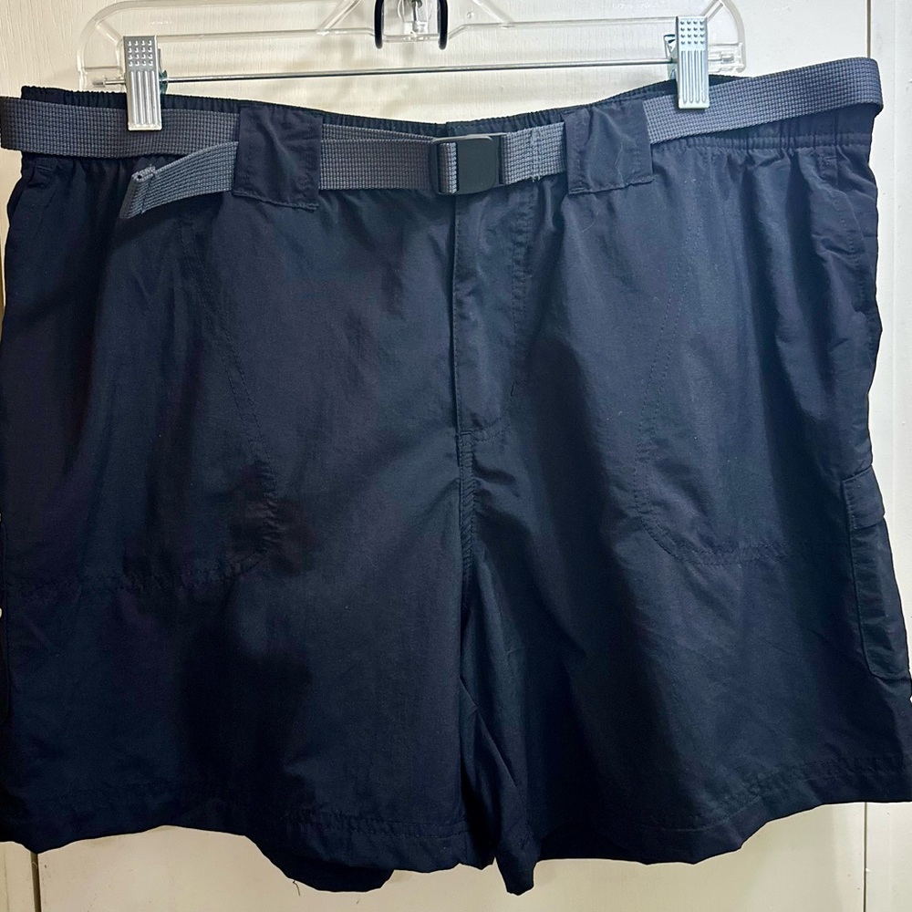 Women’s Black Lightweight Columbia Hiking Shorts with Belt- Never Worn
